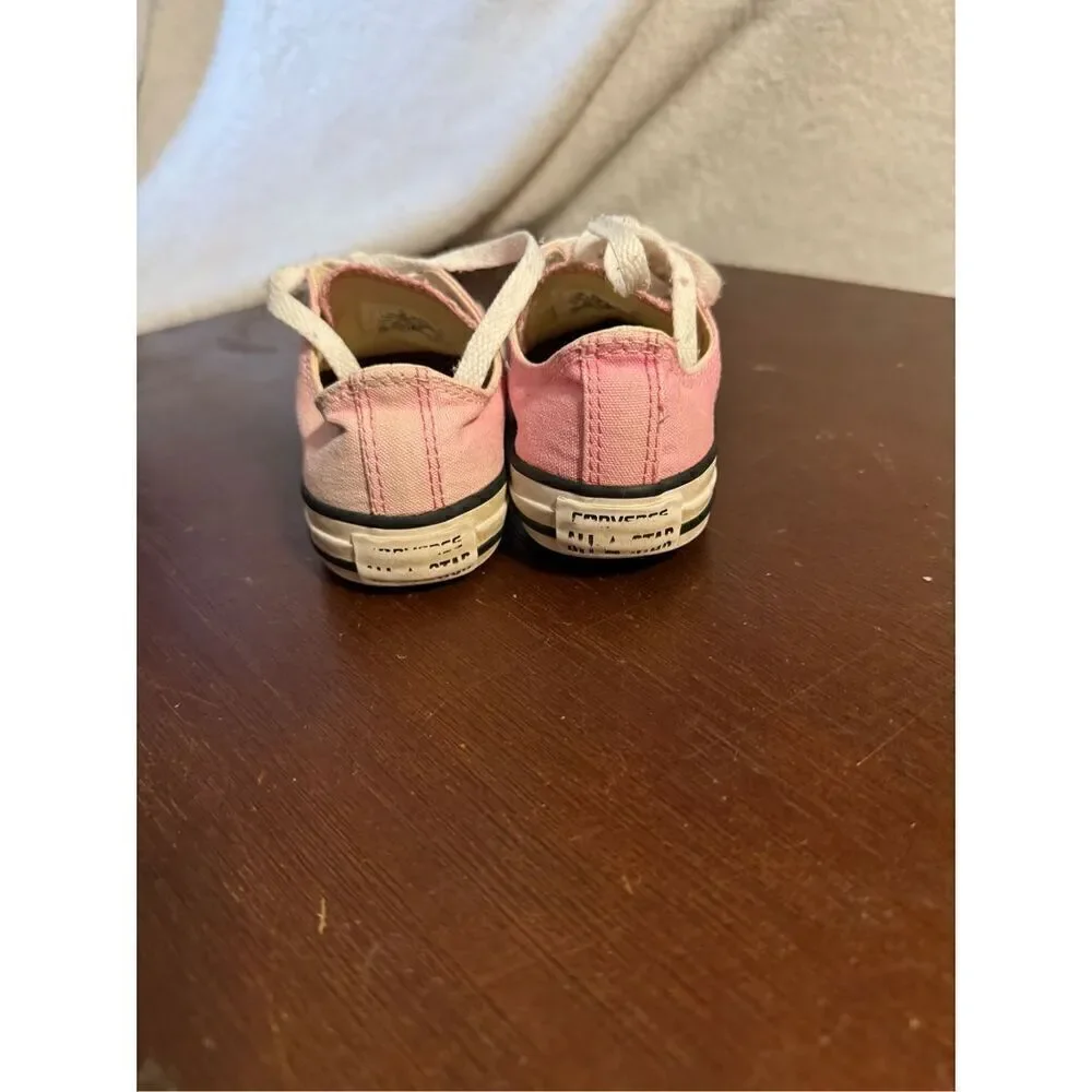 Converse Chuck Taylor’s size 1 girls